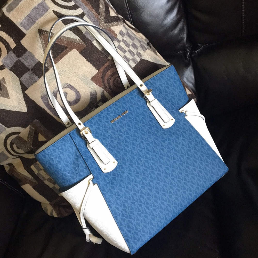 New Michael Kors Voyager Purse / Handbag
